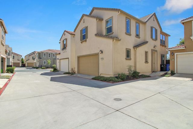 8985 Upbeat Way, Elk Grove, CA 95757