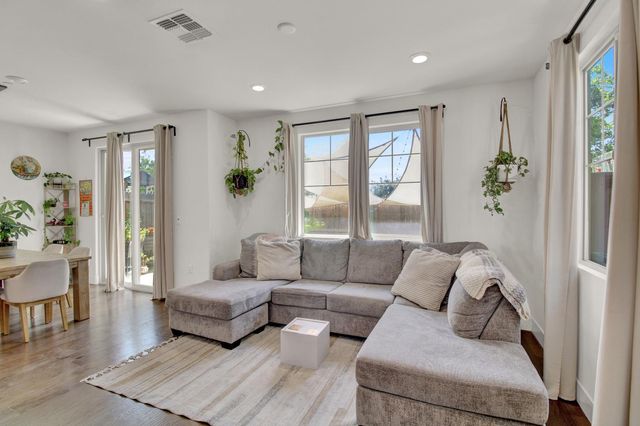 8985 Upbeat Way, Elk Grove, CA 95757