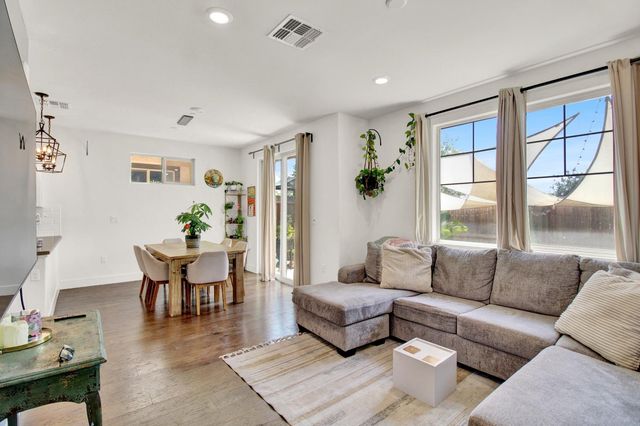 8985 Upbeat Way, Elk Grove, CA 95757
