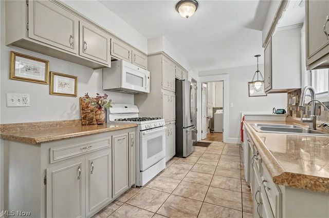 38600 Berkshire Hills Drive, Willoughby Hills, OH 44094