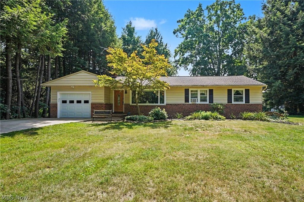 38600 Berkshire Hills Drive, Willoughby Hills, OH 44094