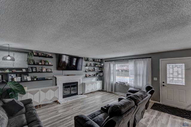 3323 CHAPEL LN, Rapid City, SD 57702