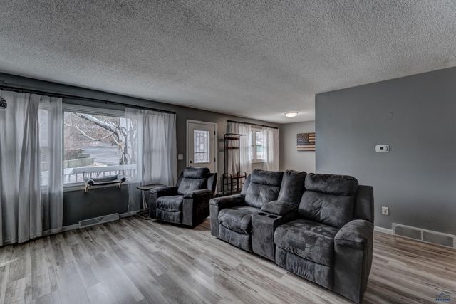 3323 CHAPEL LN, Rapid City, SD 57702