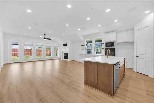 2100 Pleasant Run Lane, Fort Worth, TX 76008