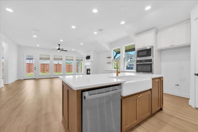 2100 Pleasant Run Lane, Fort Worth, TX 76008