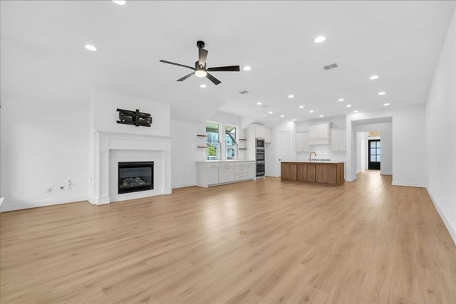 2100 Pleasant Run Lane, Fort Worth, TX 76008