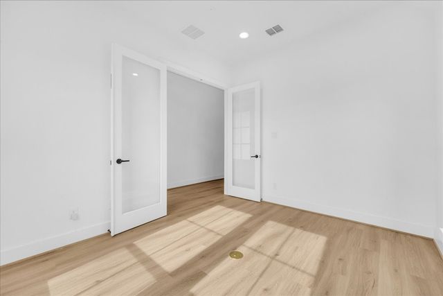 2100 Pleasant Run Lane, Fort Worth, TX 76008