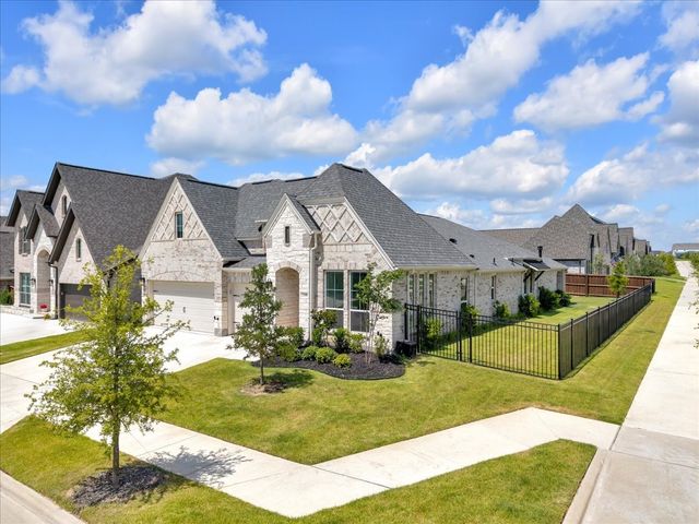 2100 Pleasant Run Lane, Fort Worth, TX 76008