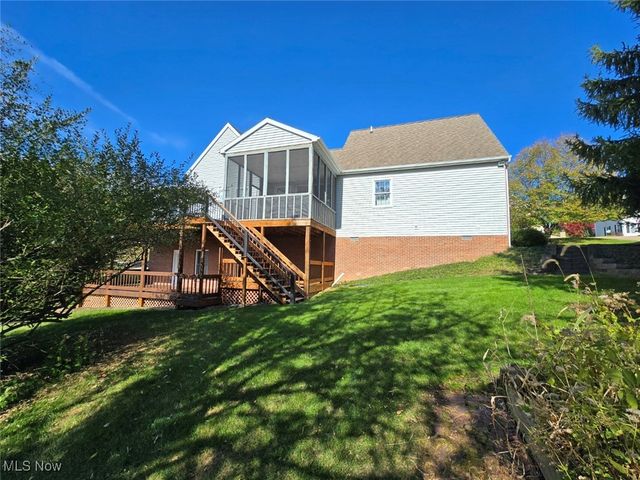 8 Merrywood Lane, Vienna, WV 26105