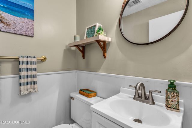 99 Westwood Drive, Toms River, NJ 08753