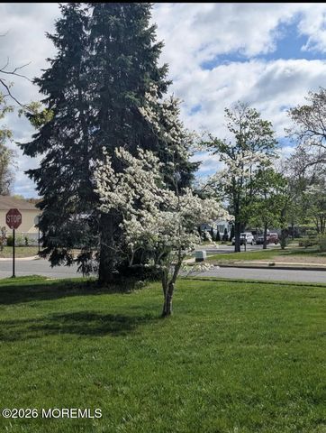 99 Westwood Drive, Toms River, NJ 08753