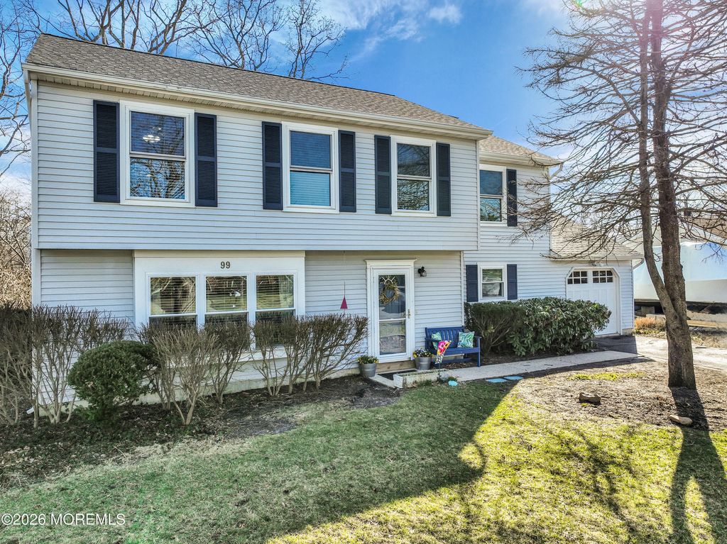99 Westwood Drive, Toms River, NJ 08753