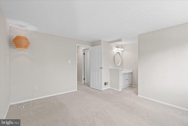 7914 TYSON OAKS CIR, Vienna, VA 22182