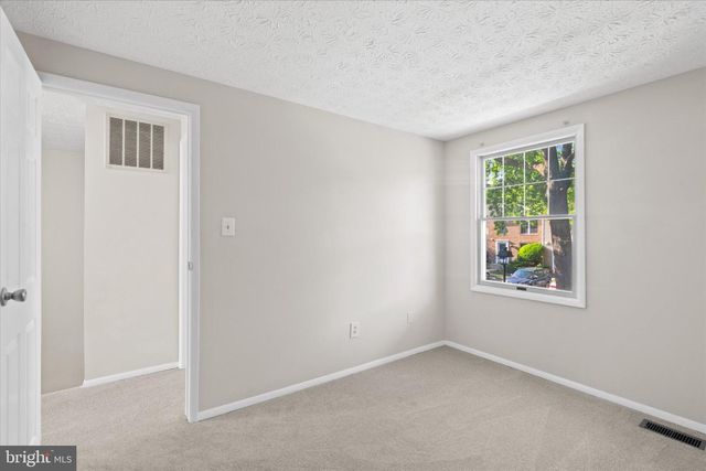 7914 TYSON OAKS CIR, Vienna, VA 22182