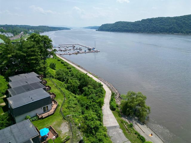 44 Hurlihe 44, Poughkeepsie, NY 12601