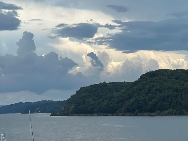 44 Hurlihe 44, Poughkeepsie, NY 12601