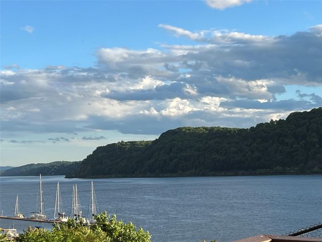 44 Hurlihe 44, Poughkeepsie, NY 12601