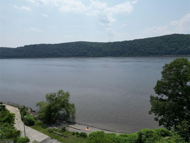 44 Hurlihe 44, Poughkeepsie, NY 12601