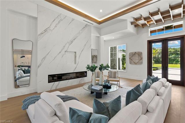 2309 Anthony CT, Naples, FL 34109