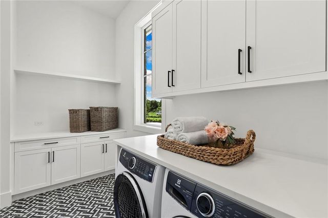 2309 Anthony CT, Naples, FL 34109