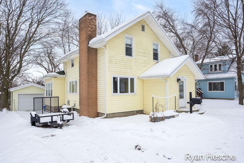 213 E Lytle Street, Ionia City, MI 48846
