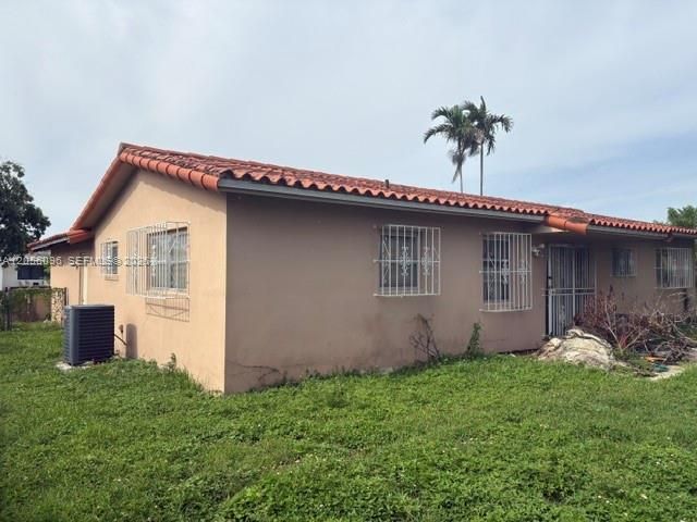 9590 SW 19th St, Miami, FL 33165