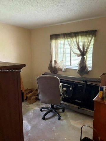 9590 SW 19th St, Miami, FL 33165