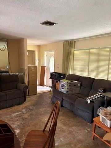 9590 SW 19th St, Miami, FL 33165