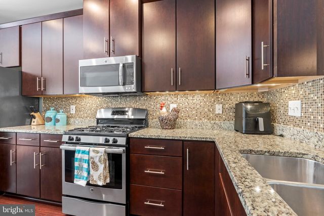 7239 WINDING HILLS DR, Hanover, MD 21076