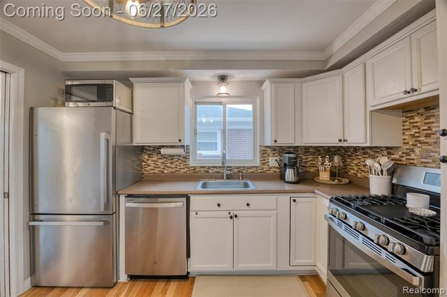 20304 California Street, Saint Clair Shores, MI 48080