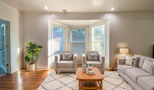 6620 S Cottage Grove Avenue 2, Chicago, IL 60637