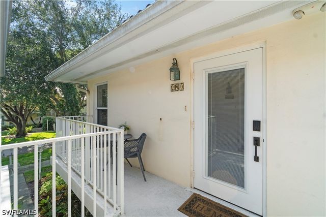 290 4th ST S 202, Naples, FL 34102
