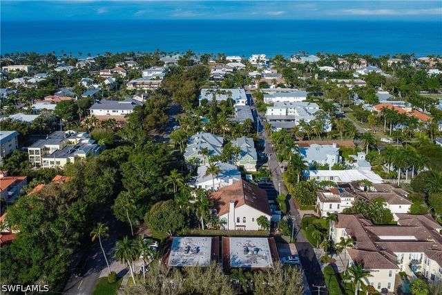 290 4th ST S 202, Naples, FL 34102