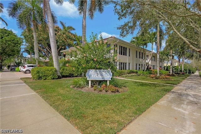 290 4th ST S 202, Naples, FL 34102