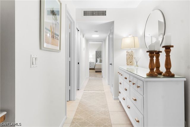 290 4th ST S 202, Naples, FL 34102