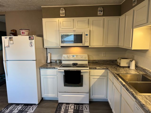 156 Hitchcock Drive, Hope, IN 47246