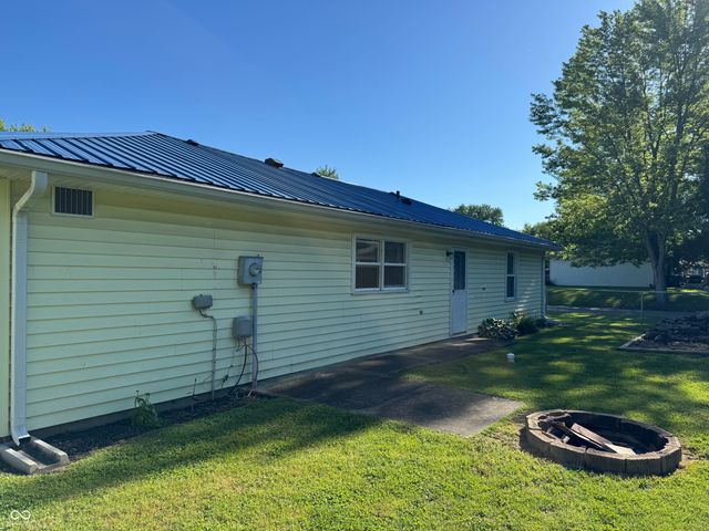 156 Hitchcock Drive, Hope, IN 47246