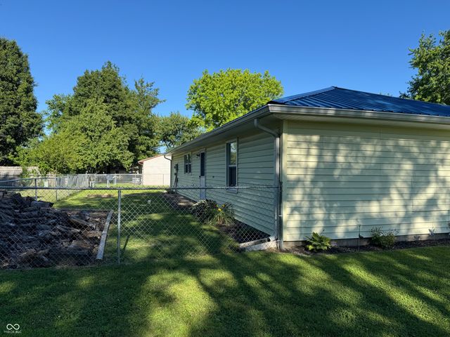 156 Hitchcock Drive, Hope, IN 47246