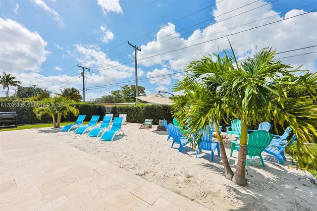 614 S Crescent Drive, Hollywood, FL 33021