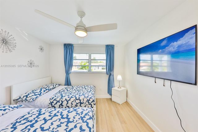 614 S Crescent Drive, Hollywood, FL 33021