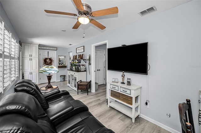 5216 81ST STREET N 5, St Petersburg, FL 33709