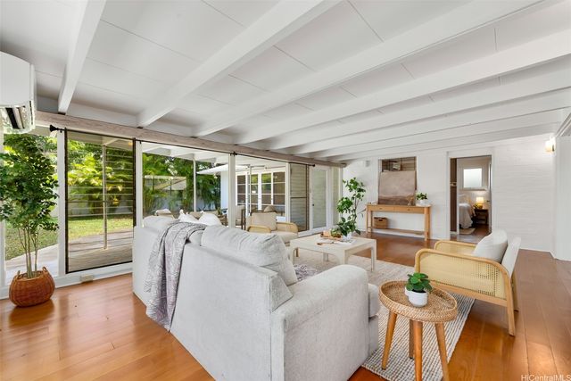 1081 Makaiwa Street, Honolulu, HI 96816