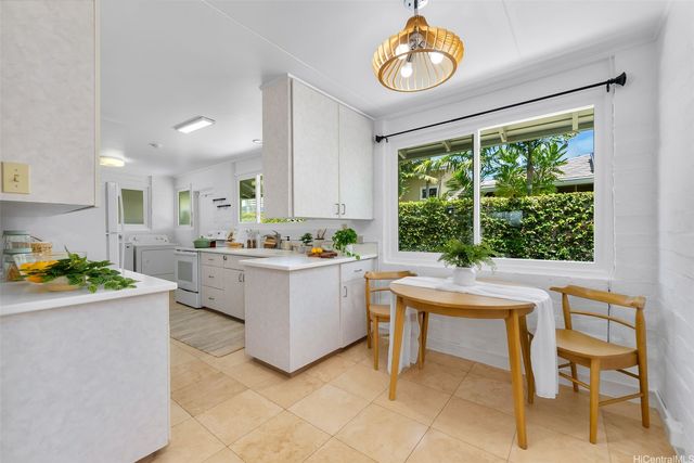 1081 Makaiwa Street, Honolulu, HI 96816