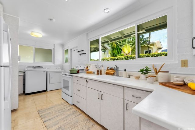 1081 Makaiwa Street, Honolulu, HI 96816