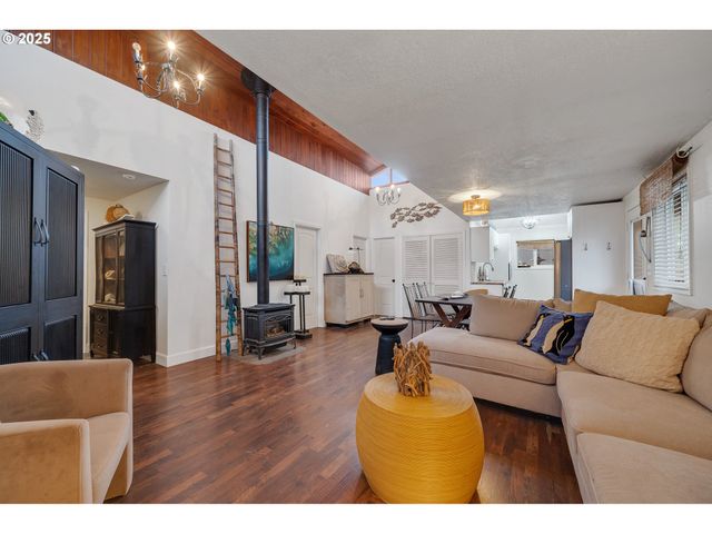 111 S DOLPHIN St, Rockaway Beach, OR 97136