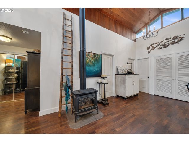 111 S DOLPHIN St, Rockaway Beach, OR 97136