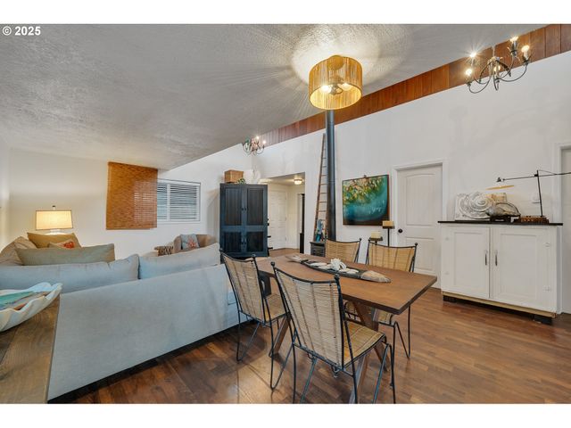 111 S DOLPHIN St, Rockaway Beach, OR 97136