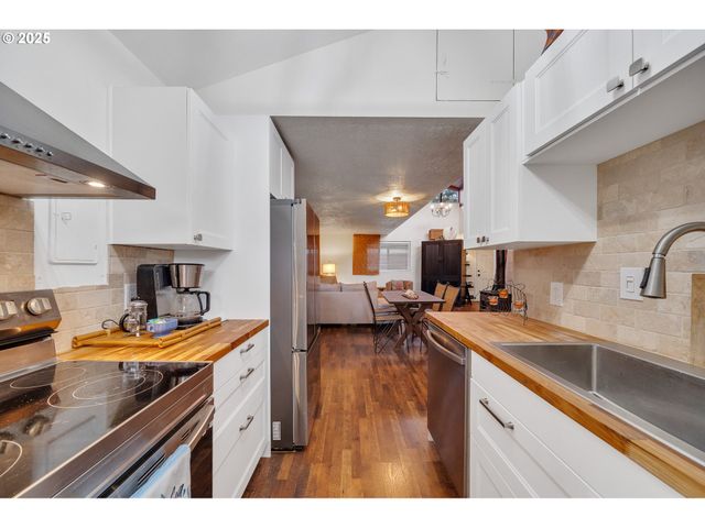 111 S DOLPHIN St, Rockaway Beach, OR 97136