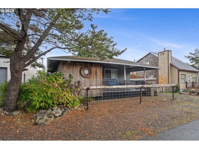111 S DOLPHIN St, Rockaway Beach, OR 97136