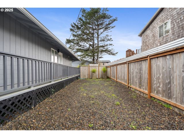 111 S DOLPHIN St, Rockaway Beach, OR 97136